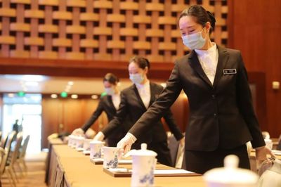 精雕細(xì)琢，盡顯大國(guó)風(fēng)范 探訪國(guó)賓服務(wù)隊(duì)，看會(huì)議服務(wù)如何繪就新時(shí)代“工筆畫”